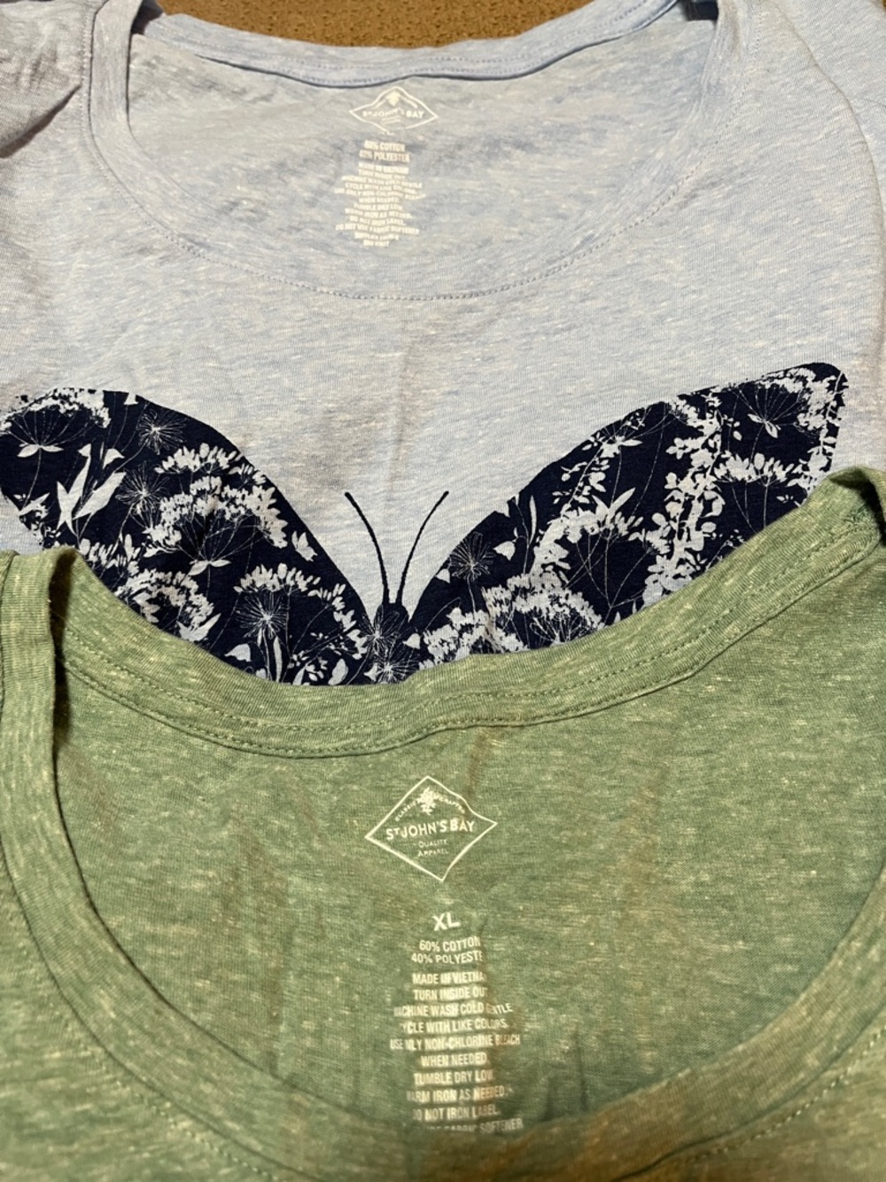 6 Women’s Graphic St John’s Bay T-Shirts—Size XL - Picture 3 of 5
